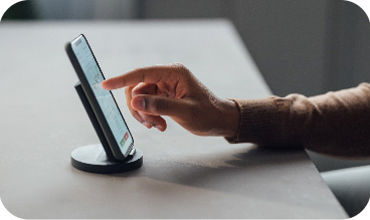 Tidsregistrering på digitalt stempelur via nettbrett – rask og brukervennlig løsning for inn- og utstempling ved arbeidsdagens start og slutt.